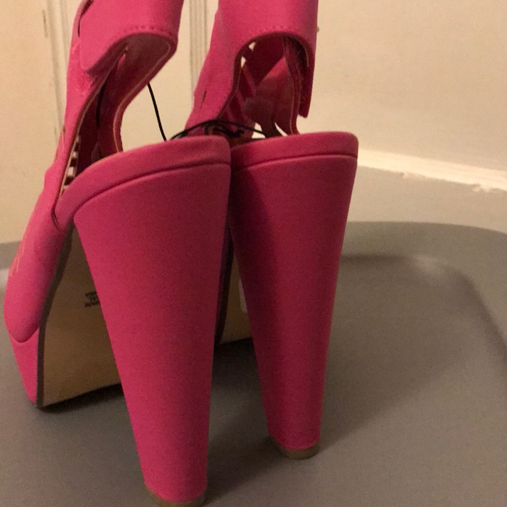Heels - Picture 3 of 3